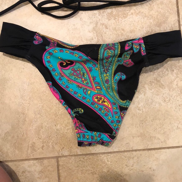 Roxy Swimsuit set - Picture 4 of 4